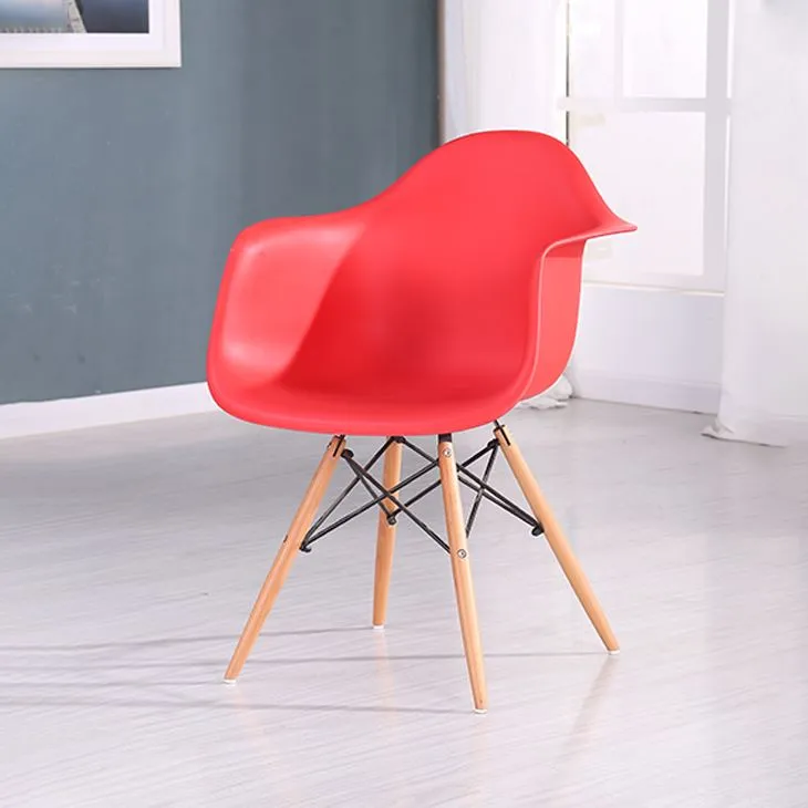 Sillas de comedor de plástico rojo